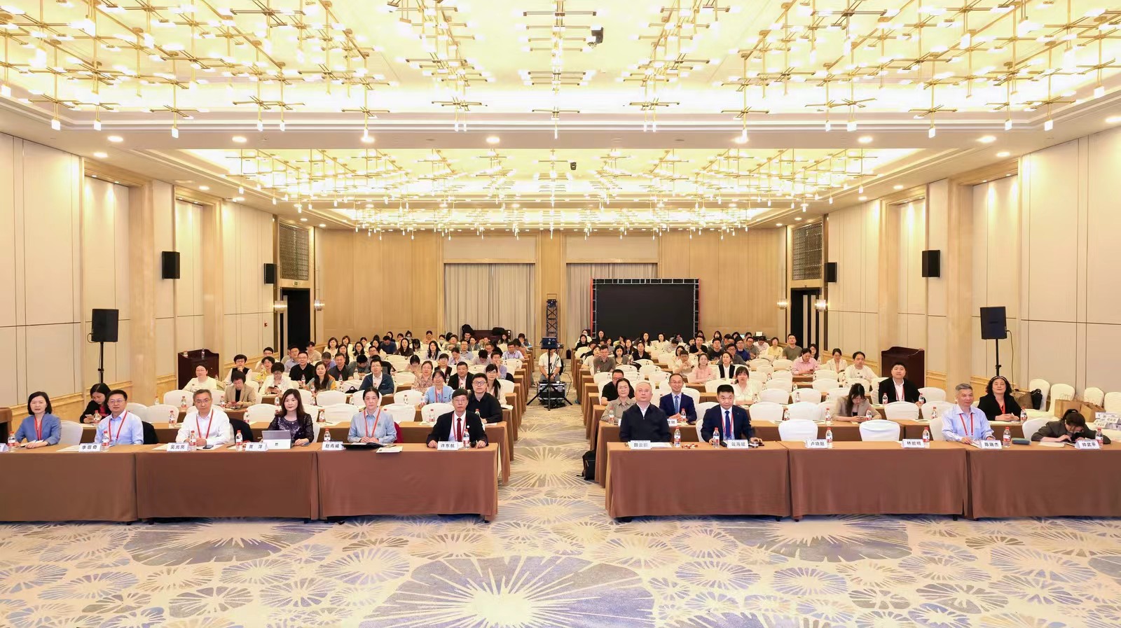 175142452699766856.jpg 主会场A 正面大合影.jpg