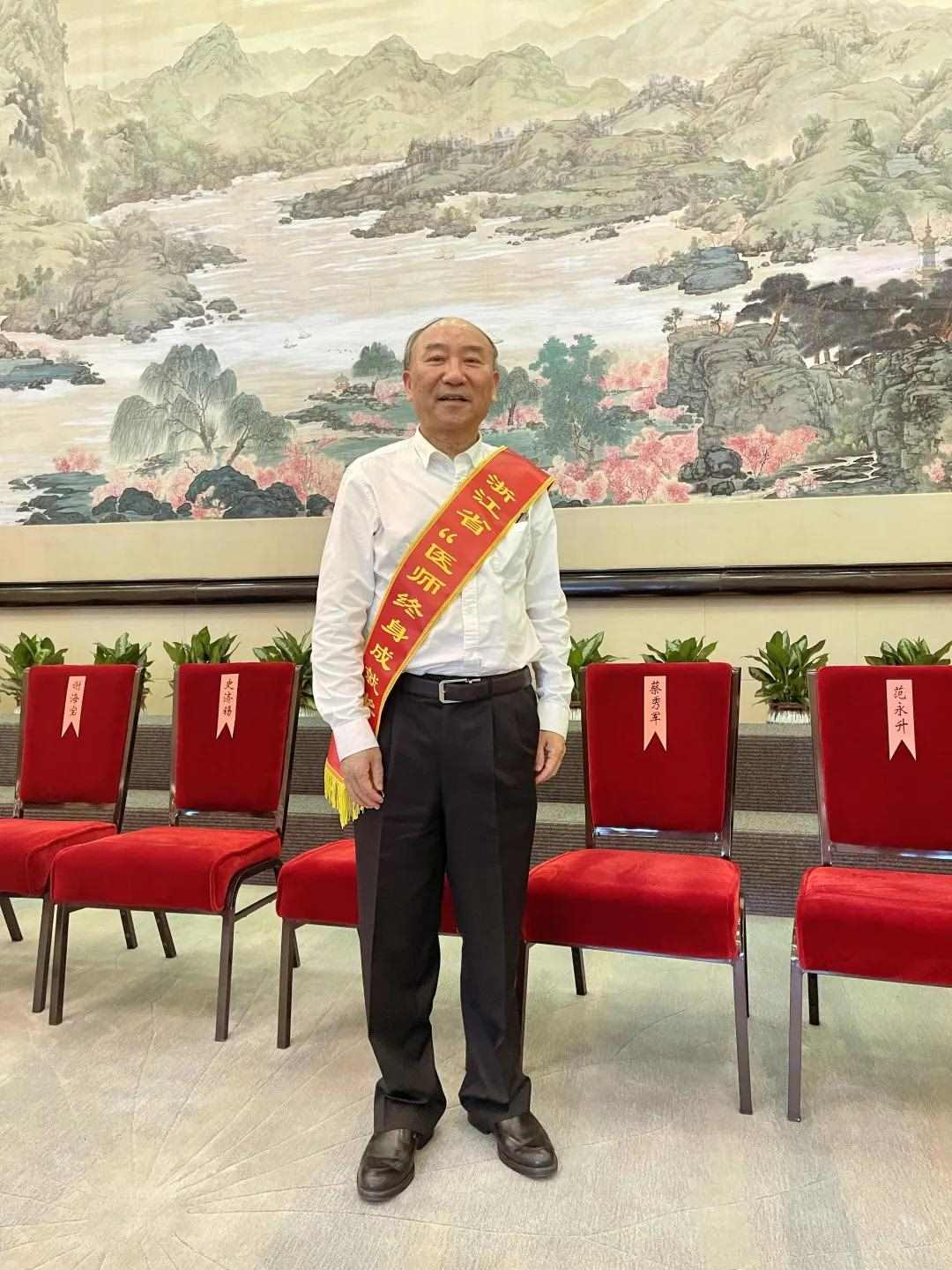 郑院士获奖_副本.jpg